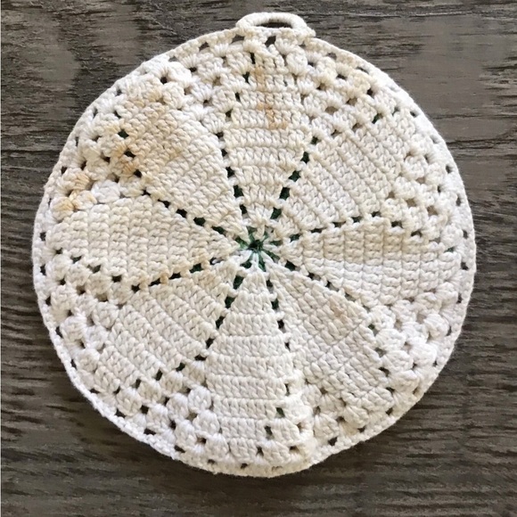 Handcrafted Vintage Crochet Pinwheel Potholders - Red and Green - Christmas - Picture 4 of 6